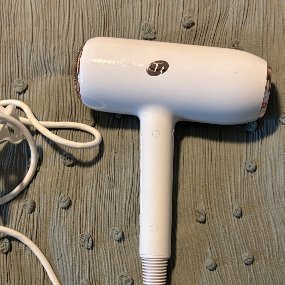 T3 Glossy White FEATHERWEIGHT STYLEMAX
